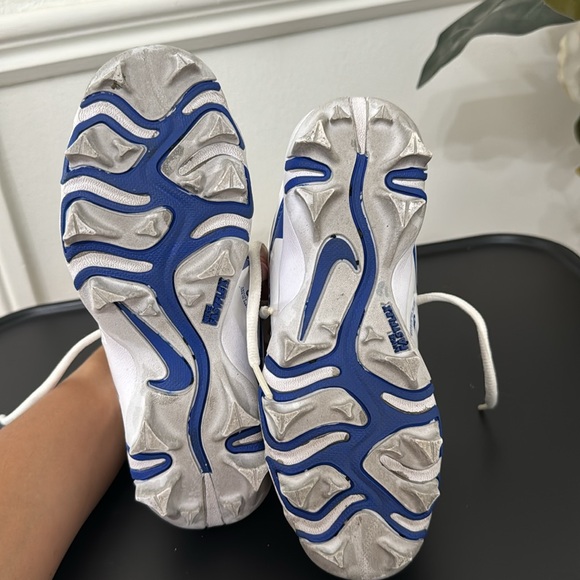 Nike Alpha Football Cleats - Picture 2 of 5